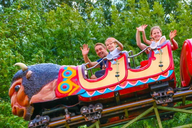 It’s National Rollercoaster Day! 🎢🚨

We’ve got 3 family-friendly coasters at Twinlakes, so the big question is… which one is your kids’ favourite? 👀 Let us know down below!✨

Are they brave enough to ride them all? 🎢👇

www.twinlakespark.co.uk