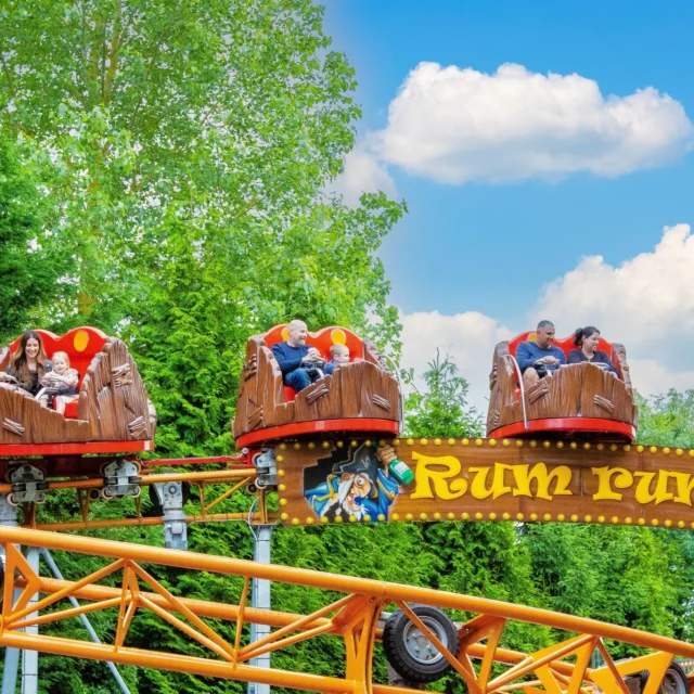 ☀️ Rides. 💦 Water Park. 🎢 Family fun all in one ticket!

Whether you're racing down the water slides, or braving our exciting rides, there's a full day of adventure waiting at Twinlakes! 🤩

With 40+ rides and attractions, a huge outdoor Water Park, over 125,000 sq. ft. of indoor play, and our HUGE Excalibur swing, there's something for everyone – whatever the weather! 🌊🎠

🎟️ Book online and save – your next family adventure starts here from as little as £13.09

www.twinlakespark.co.uk