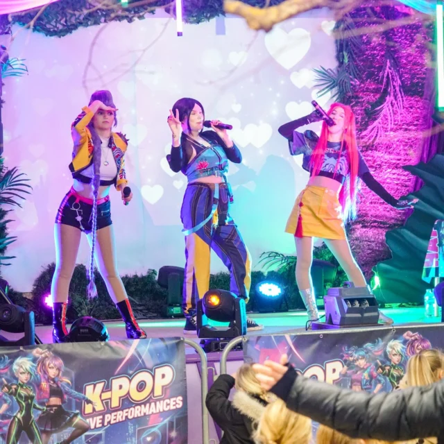 K Pop are BACK tomorrow and Monday! 🚨

Watch your favourite band perform your favourite songs, learn the dance routines and take part in some fun competitions!🤩

See our live performances on the picnic field at: 

11:00
12:00
13:30
14:30 

With a meet & greet at 15:30 !📸

Book online and save BIG now!✨

www.twinlakespark.co.uk